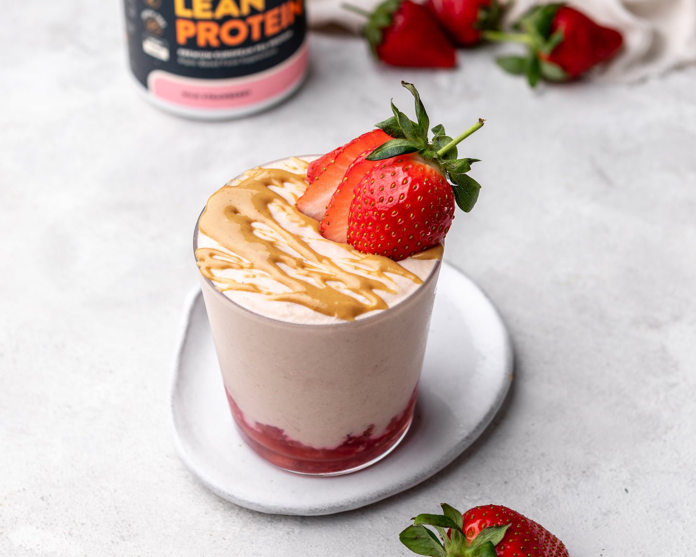 Strawberry Overnight Oats - Nuzest UK